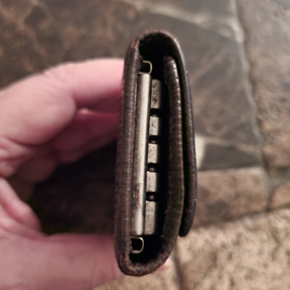 Louis Vuitton Brown Epi 4 key holder - Picture 6 of 9